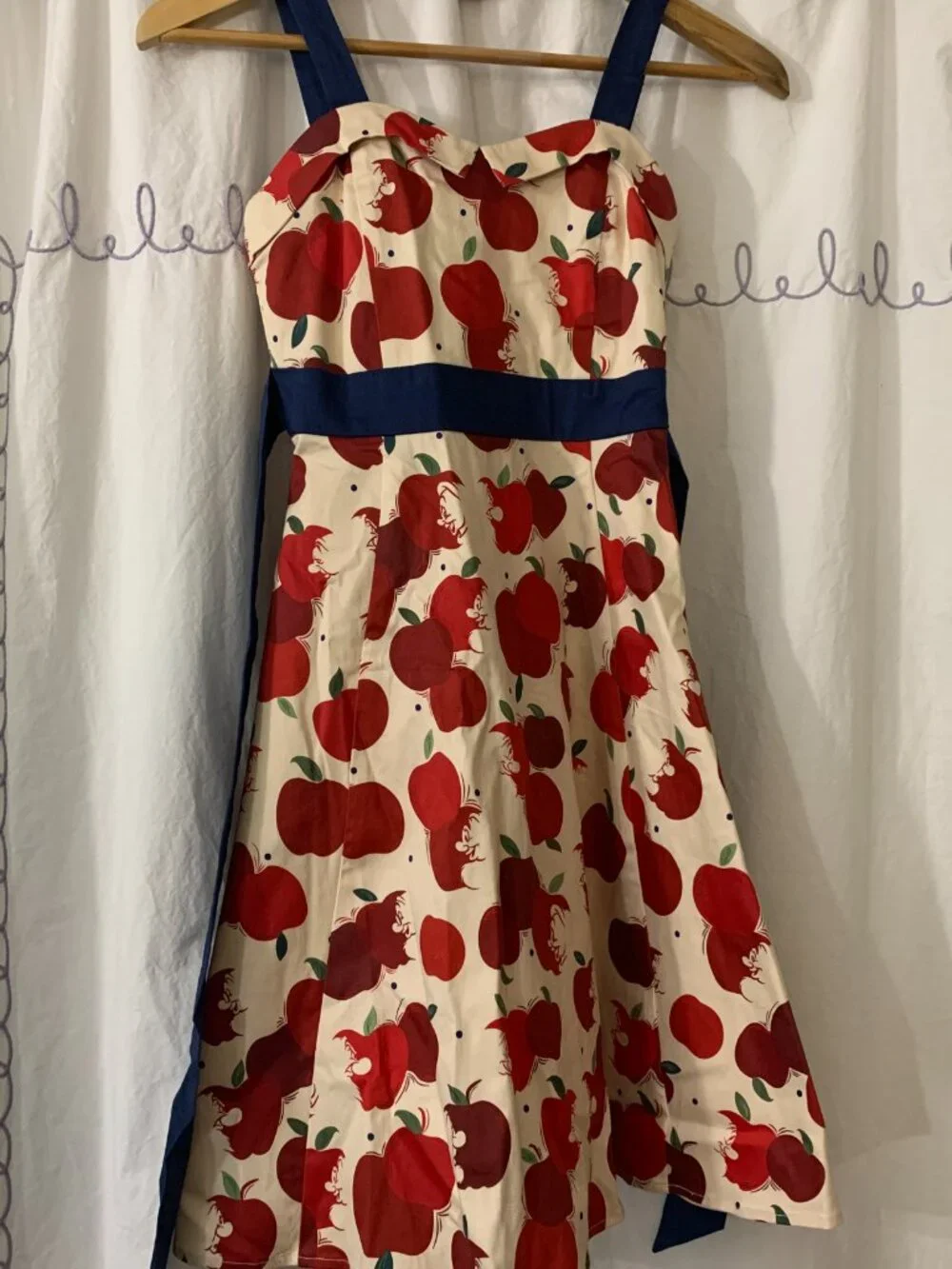 Disney Parks Snow White and the Seven Dwarfs Disney Dress Shop Girls Size Large - Picture 1 of 5
